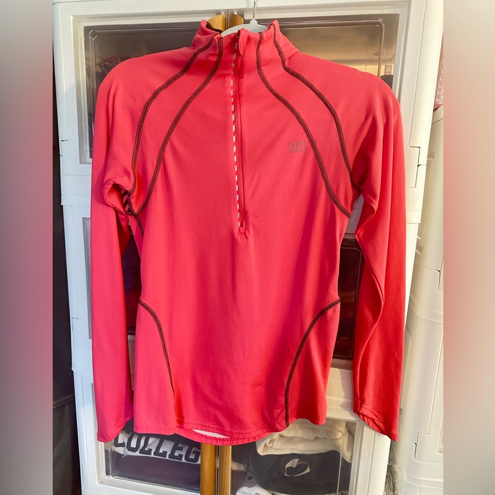 🌺🌸🌼BOGO Helly Hansen zip up size M✨
